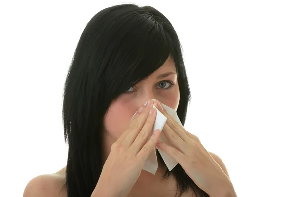 Молода жінка з алергією або холодною — стокове фото