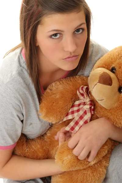 Mooie tiener houden een teddybeer — Stockfoto