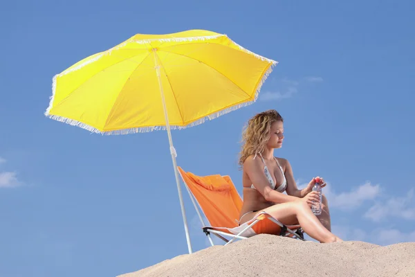 Beautiful Blond Woman Bikini Bottle Water Beach — Stock Photo, Image
