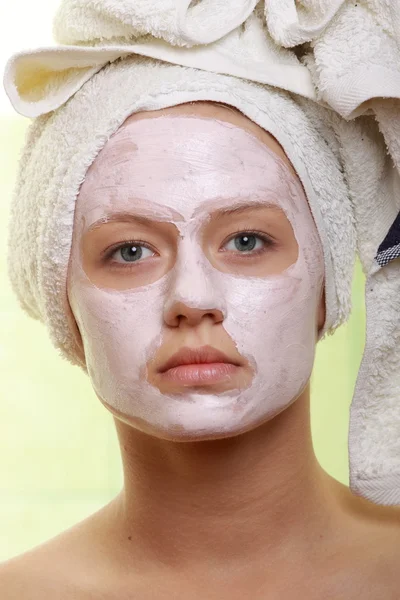 Masked Beauty - facial treatment — Stock Photo, Image