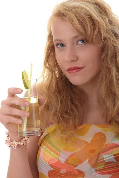Sorseggiando cocktail — Foto Stock