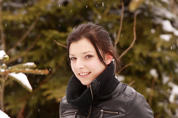 Jovem Mulher Bonita Livre Neve — Fotografia de Stock