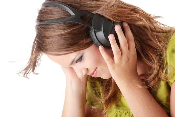 Hermosa Adolescente Vestido Verde Escuchando Música Con Auriculares Grandes Aislado —  Fotos de Stock