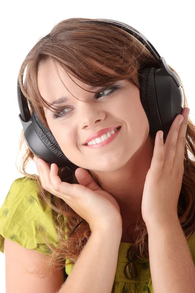 Menina adolescente bonita ouvindo música — Fotografia de Stock