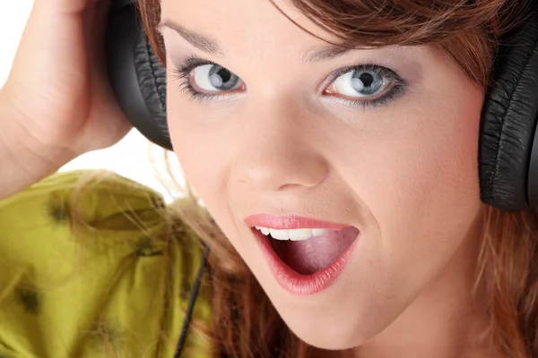 Beautiful teenage girl listening to music — Stock Photo, Image