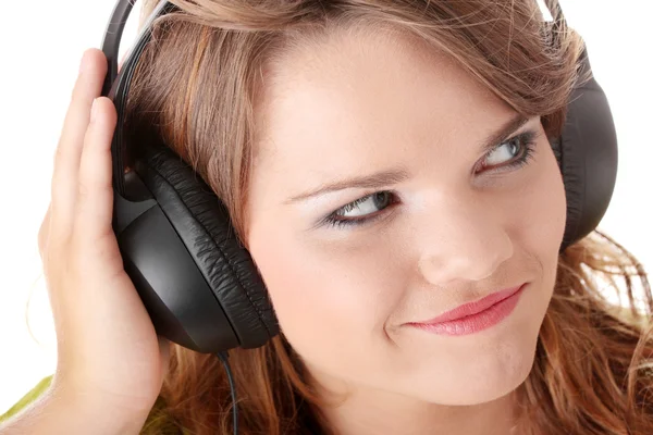 Schöne Teenager-Mädchen Musik hören — Stockfoto