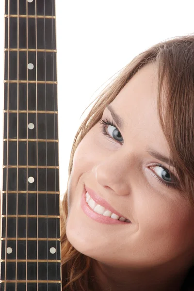 Fiatal nő, fekete klasszikus gitár — Stock Fotó