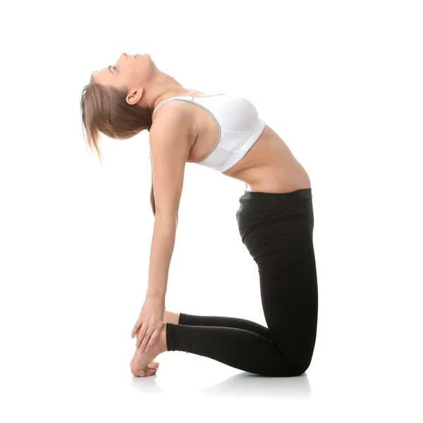 Krásná mladá žena, která dělá jóga cvičení — Stock fotografie