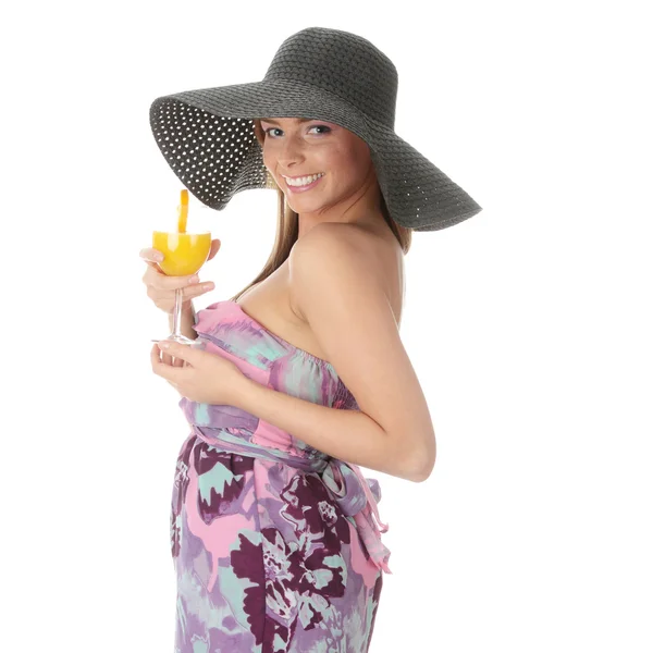 Krásná žena, držící pomeranč koktejl — Stock fotografie