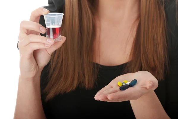 Jovem Mulher Tomando Pílulas Xarope Isolado Branco — Fotografia de Stock