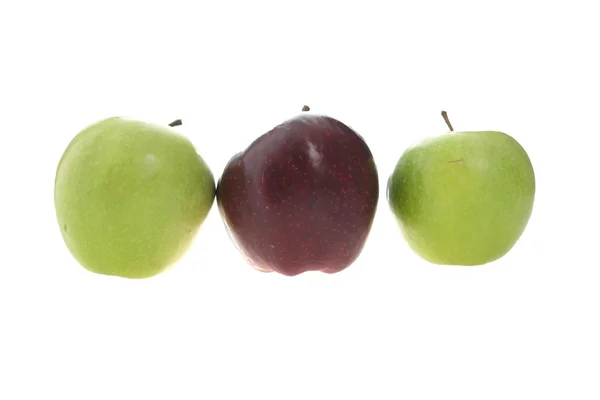 İki yeşil elma ve bir kırmızı — Stok fotoğraf