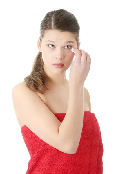 Removeing její make-up — Stock fotografie