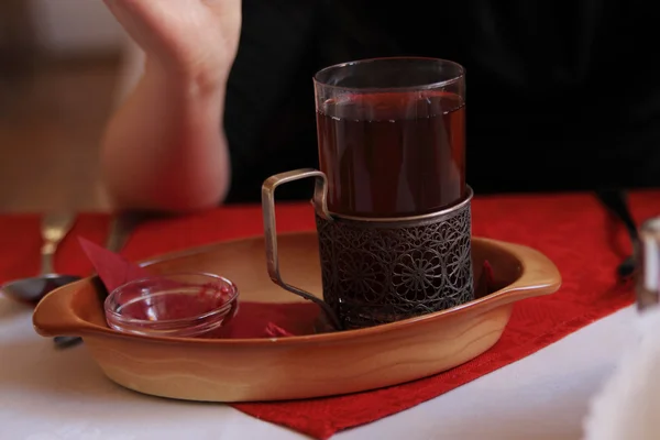 Um copo de chá tradicional russo — Fotografia de Stock