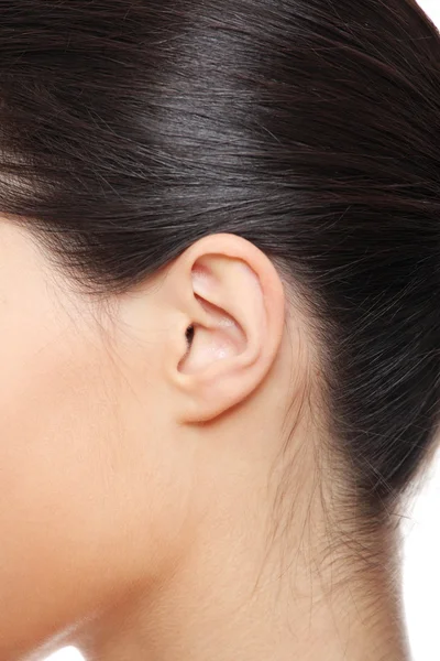 Jovem caucasiano orelha mulher . — Fotografia de Stock