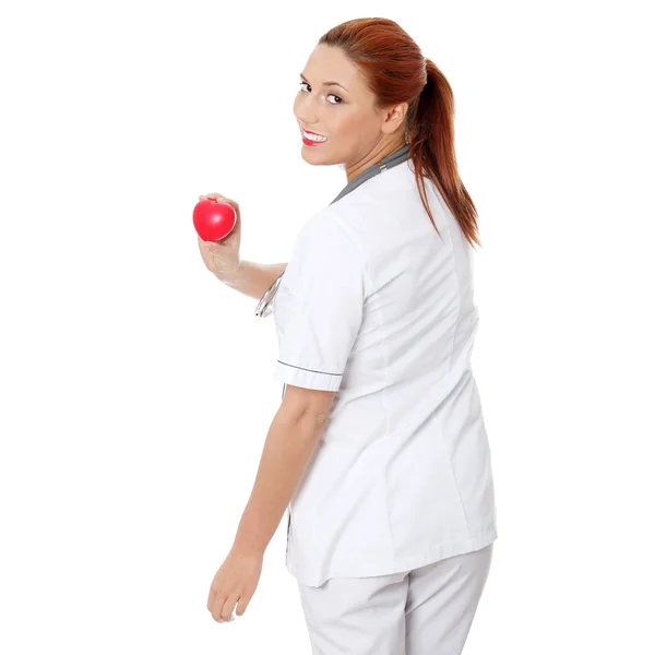 Kvinnliga Läkare Med Stetoskop Hålla Hjärtat Isolerad Vit — Stockfoto