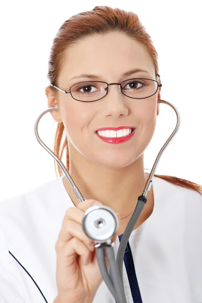 Kobieta Lekarz Stetoskopem Izolowana Białym — Zdjęcie stockowe