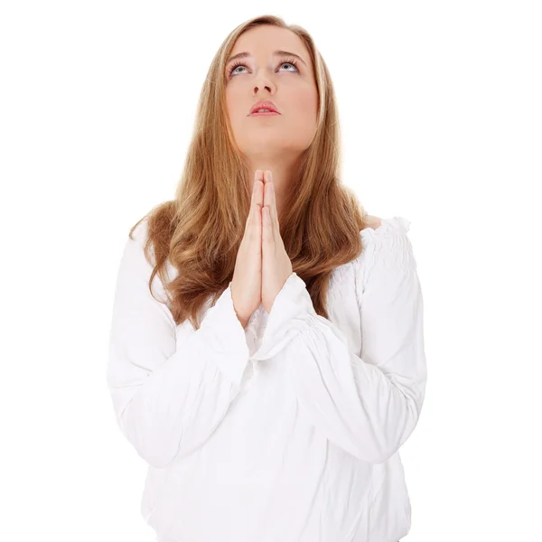 Retrato de cerca de una joven caucásica rezando — Foto de Stock