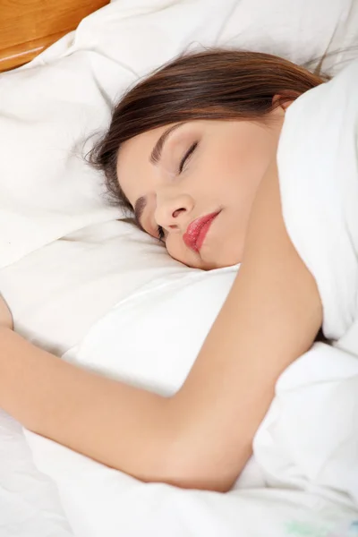 Mooie Jonge Vrouw Slapen Bed Haar Slaapkamer Thuis — Stockfoto