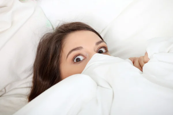 Scared Young Woman Bed — Stock Photo, Image