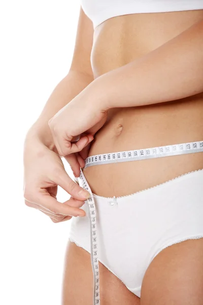 Feminino medindo seu corpo — Fotografia de Stock