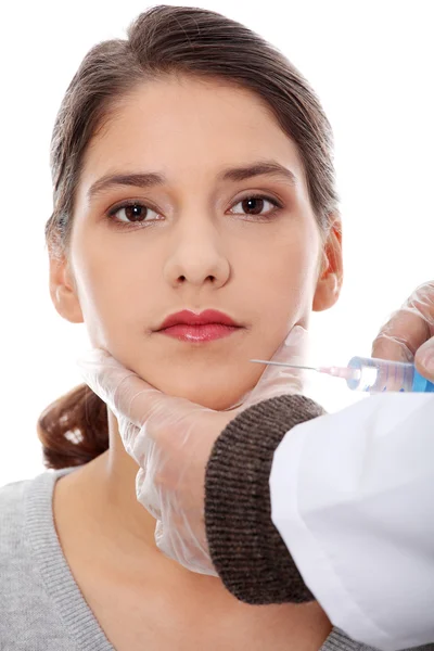Plastičtí Chirurgové Dávat Injekce Botox Ženské Kůži Izolované Bílém — Stock fotografie