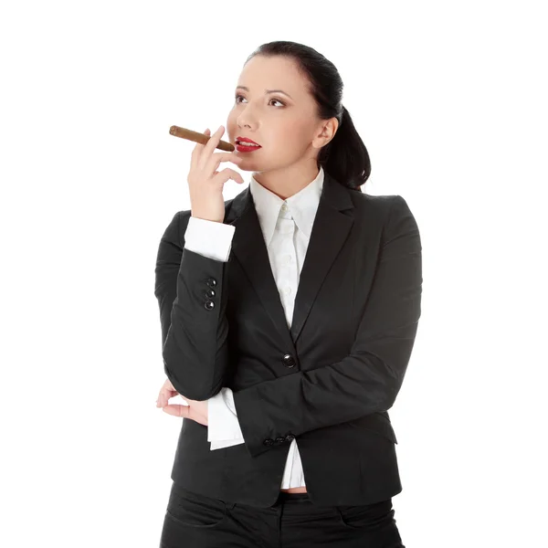 Femme d'affaires (patron) avec cigare (concept de féminisme ) — Photo