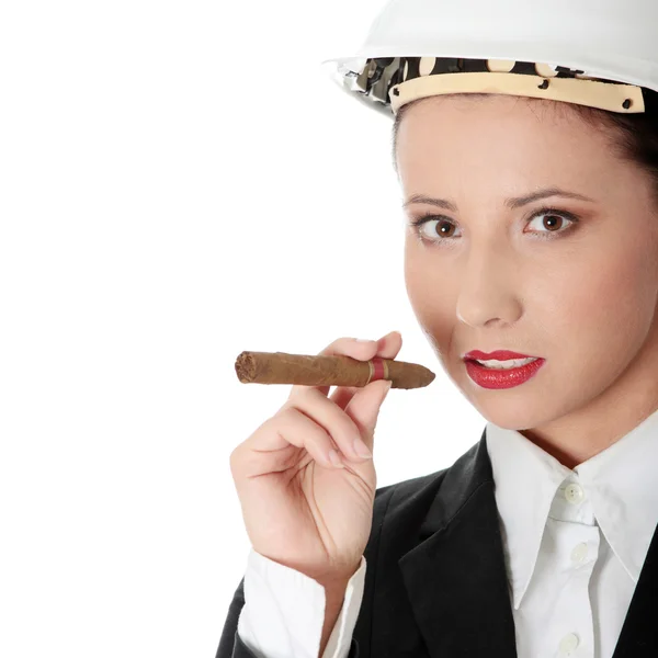 Affärskvinna (boss) med cigarr (feminism koncept) — Stockfoto