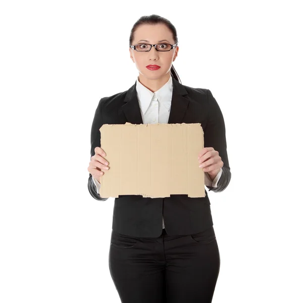 Boş karton işareti ile işsiz iş kadını — Stok fotoğraf