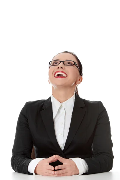 Happy businesswoman behind the desk, looking up — Stock Photo, Image
