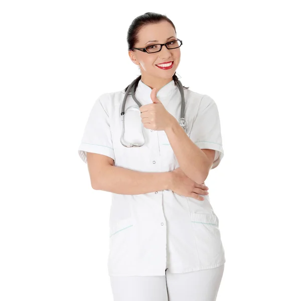 Молодая медсестра или женщина-врач — стоковое фото
