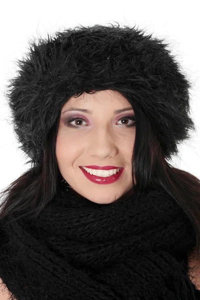 Junge Frau mit Wintermütze lächelt — Stockfoto