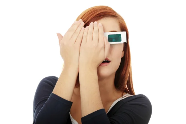 Женщина в 3D очках для кино — стоковое фото