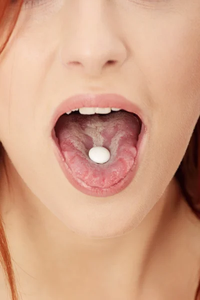 Jovem com pílulas — Fotografia de Stock