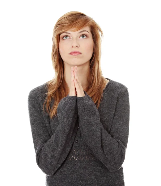Jovem mulher caucasiana rezando — Fotografia de Stock