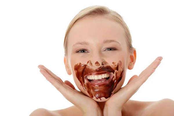 チョコレートの若い女性 — ストック写真