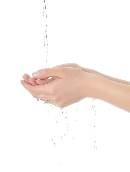 Verter agua salpicando en la mano — Foto de Stock