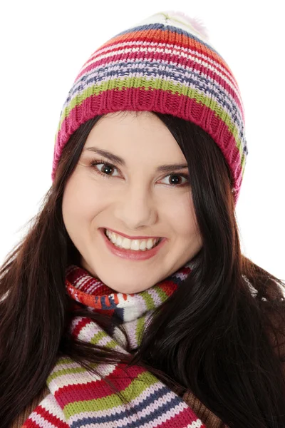 冬の帽子を持つ若い女 — ストック写真
