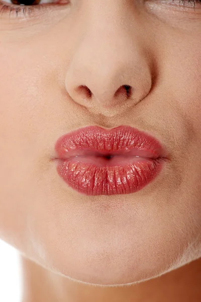 Mladá krásná žena posílat polibek — Stock fotografie