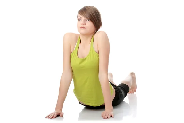 Adolescente menina exercitando — Fotografia de Stock