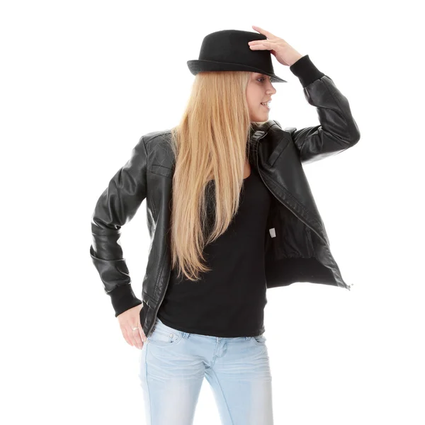 Молода танцівниця в чорному капелюсі — стокове фото