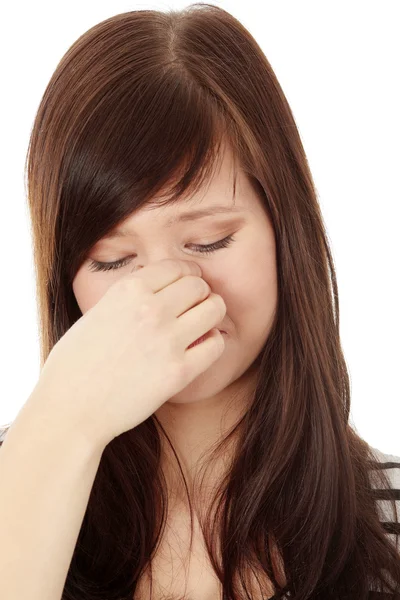 副鼻腔の痛みを持つ若い女 — ストック写真