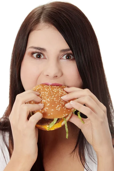 Femme manger hamburger — Photo