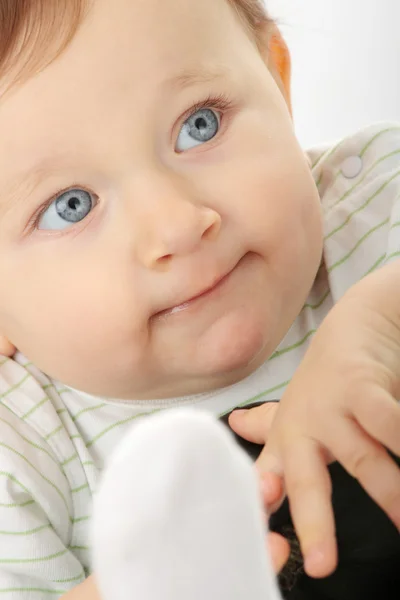 Küçük yeşil kabak ile kız bebek — Stok fotoğraf