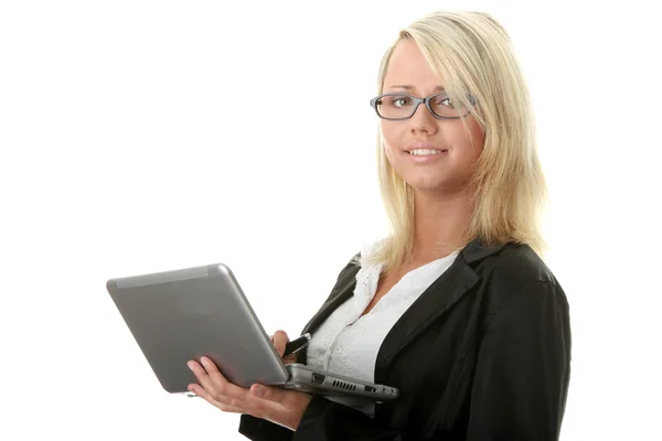 Biznes kobieta posiadania laptopa — Zdjęcie stockowe