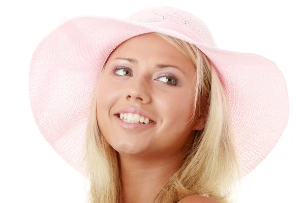 Jeune femme portant un chapeau de paille rose — Photo