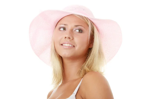 Junge Frau mit rosa Strohhut — Stockfoto