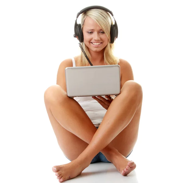 Casual student listening to music on the computer — Stock Photo, Image
