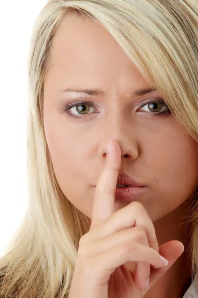 Eine Geschäftsfrau mit dem Finger auf den Lippen — Stockfoto