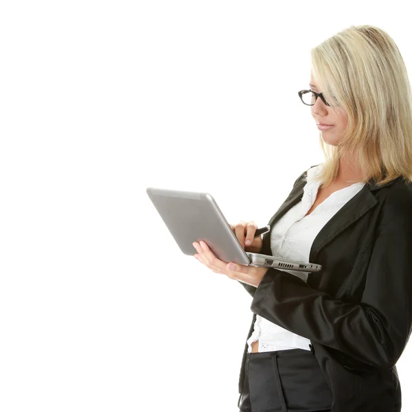 Business woman holding laptop — Stockfoto