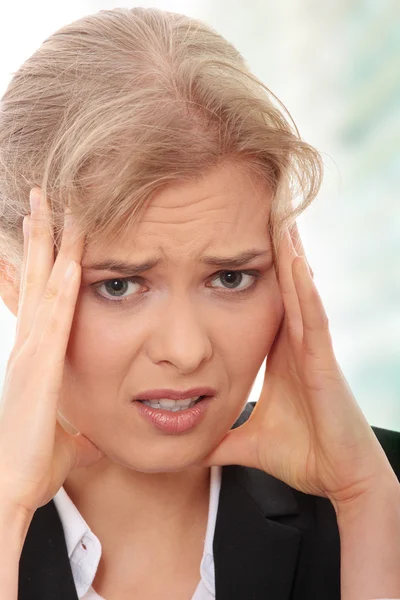 Wanita bisnis dengan sakit kepala — Stok Foto